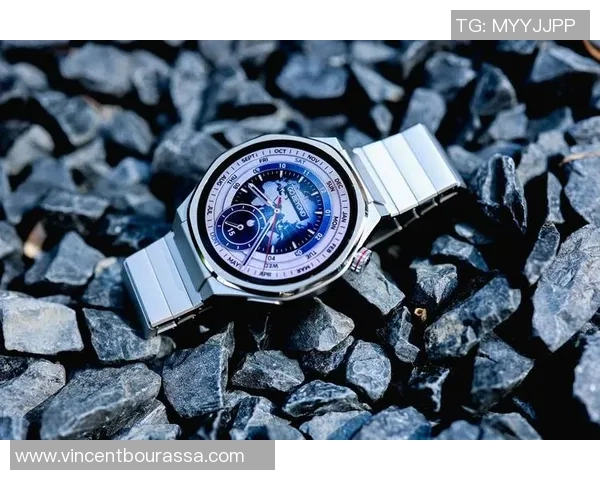 探索手表背后的工艺与科技：从经典机械到智能穿戴的革新之路